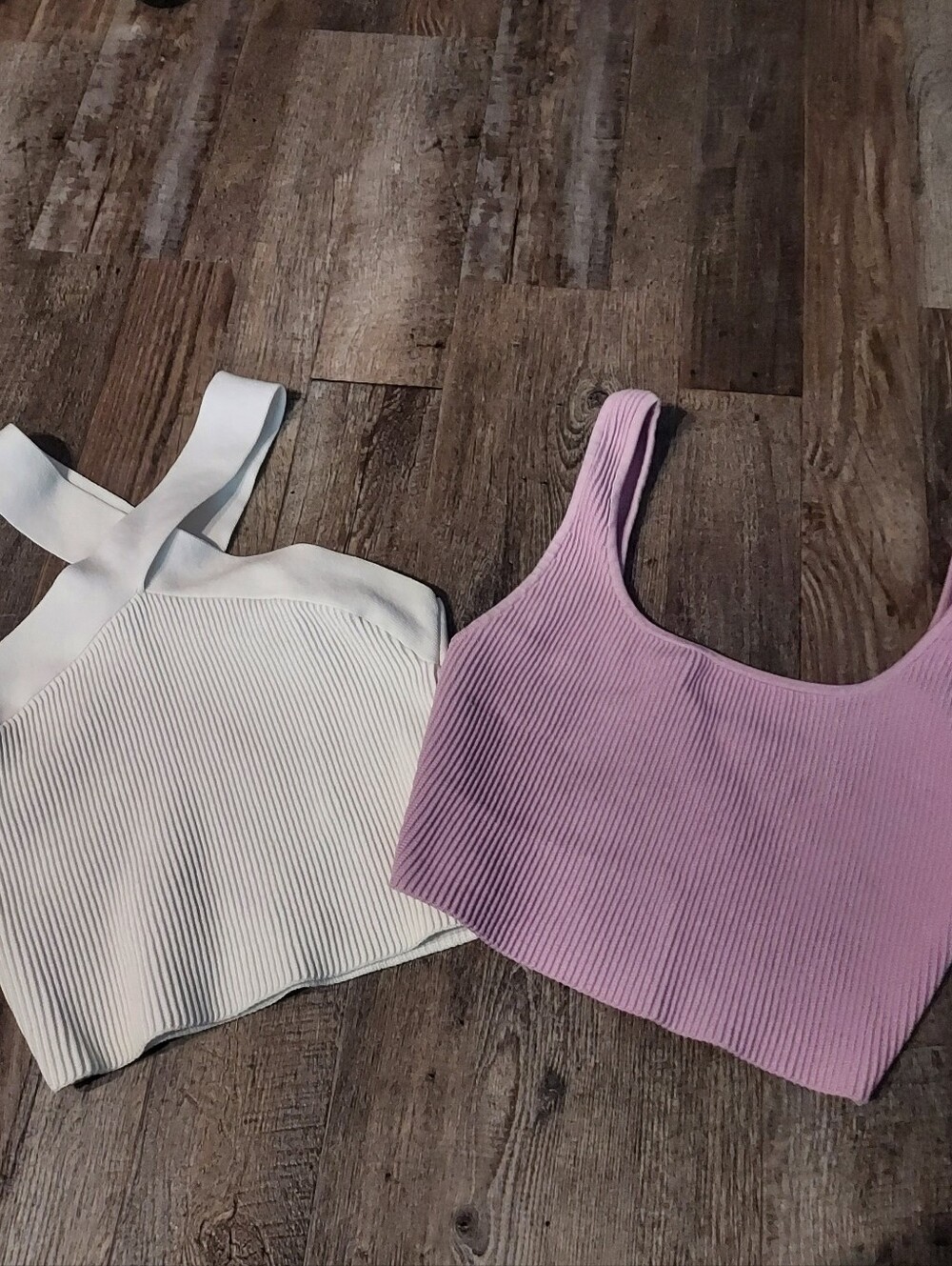 Lot Of 2 Aritzia Babaton Crop Tops Women's Size Small White Purple Ribbed